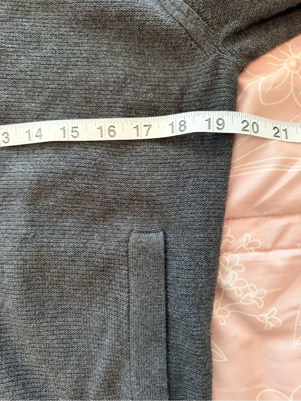 Banana Republic Men's Shawl Collar
Cardigan Sweater Gray Medium. 💯 Cotton, EUC - Picture 10 of 16